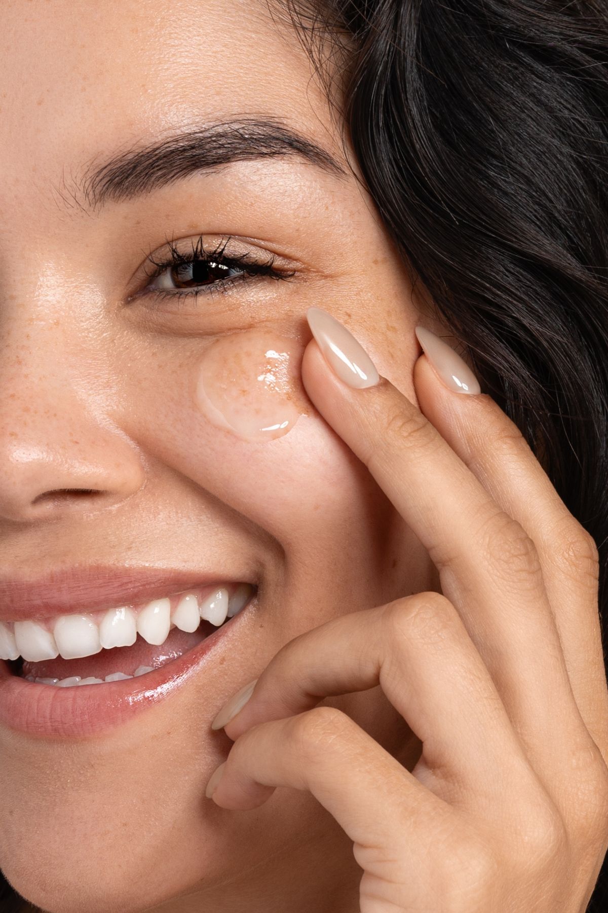 Apa Bedanya Facial Brightening Serum dengan Facial Biasa di Reglow Clinic?